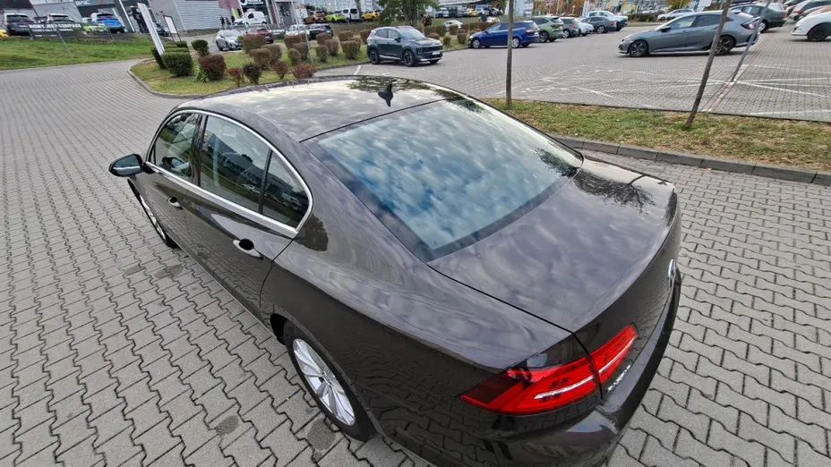 VOLKSWAGEN Passat -