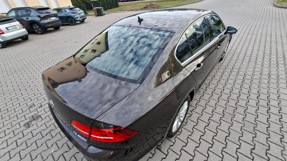 VOLKSWAGEN Passat -