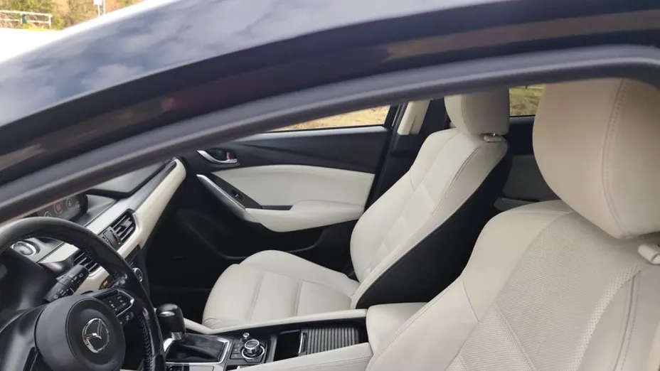 MAZDA 6 -