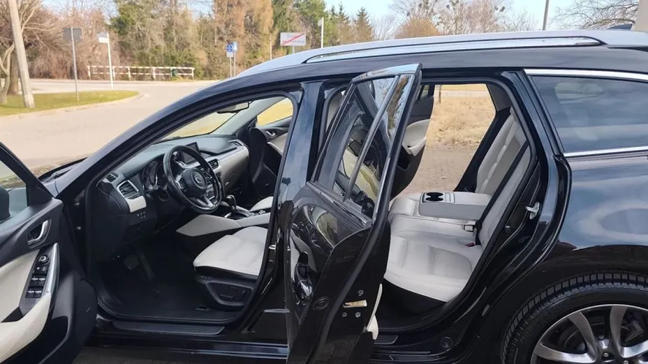 MAZDA 6 -