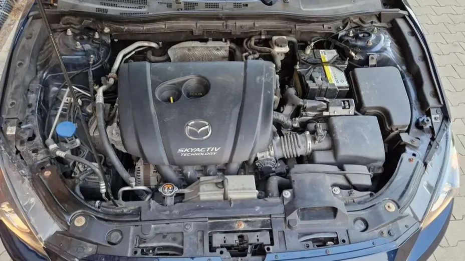 MAZDA 3 -