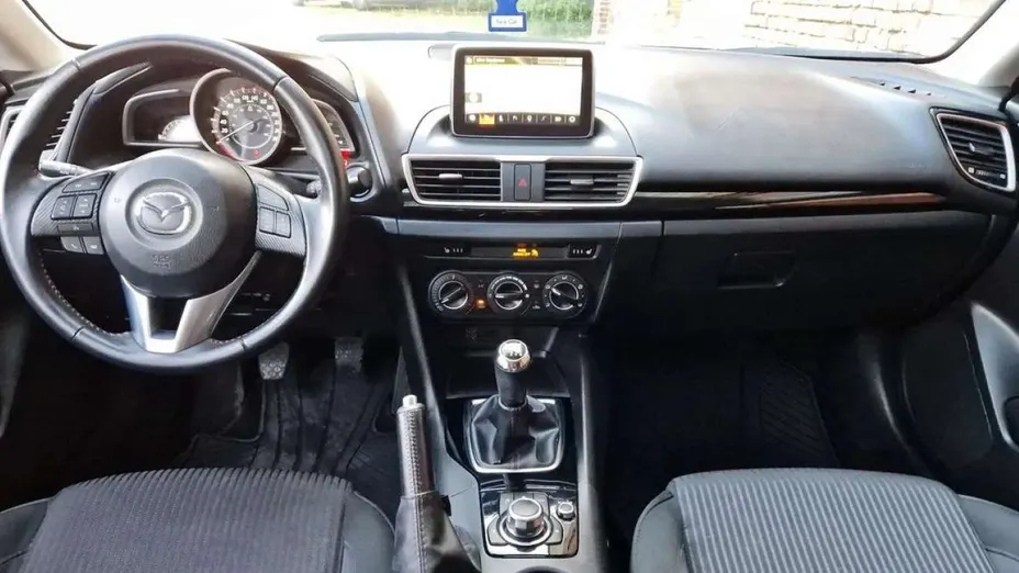 MAZDA 3 -