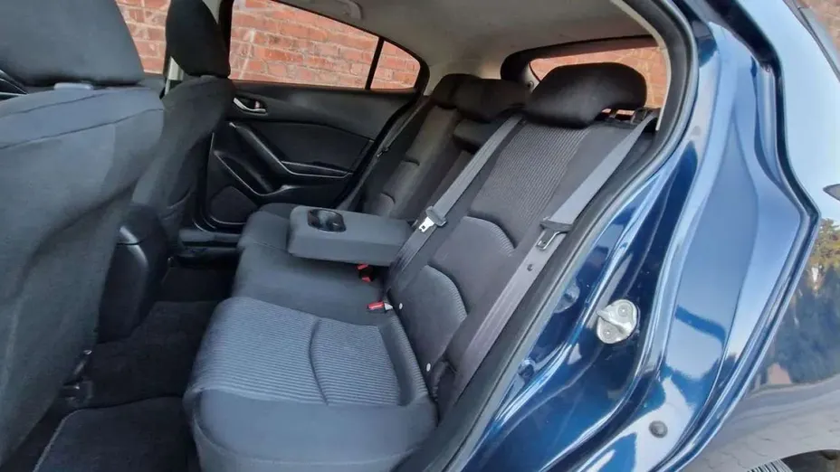 MAZDA 3 -