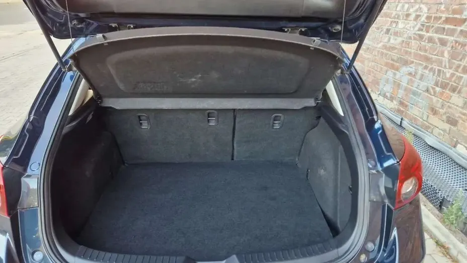 MAZDA 3 -