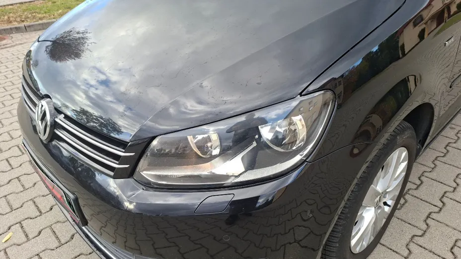 VOLKSWAGEN Touran -