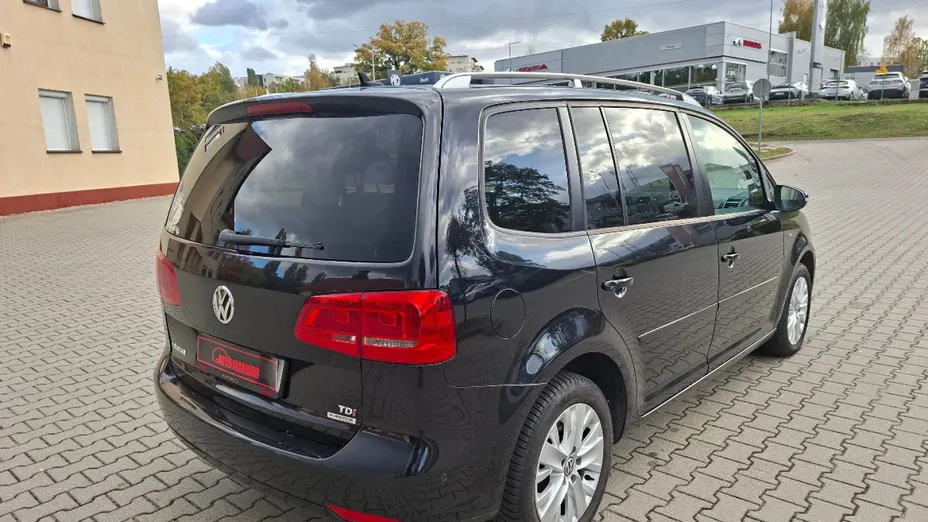 VOLKSWAGEN Touran -