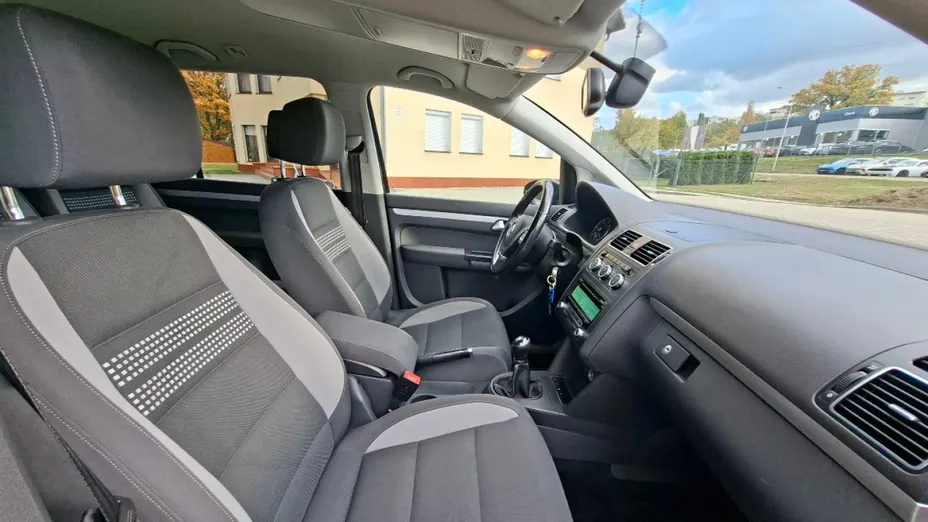 VOLKSWAGEN Touran -