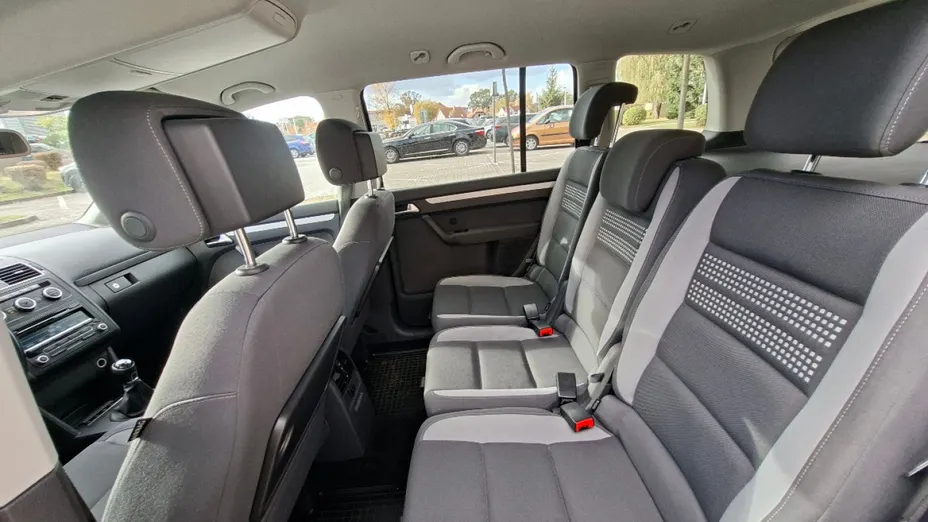 VOLKSWAGEN Touran -