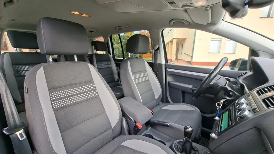 VOLKSWAGEN Touran -