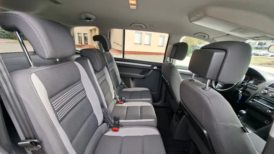 VOLKSWAGEN Touran -