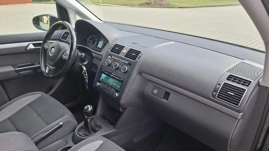 VOLKSWAGEN Touran -