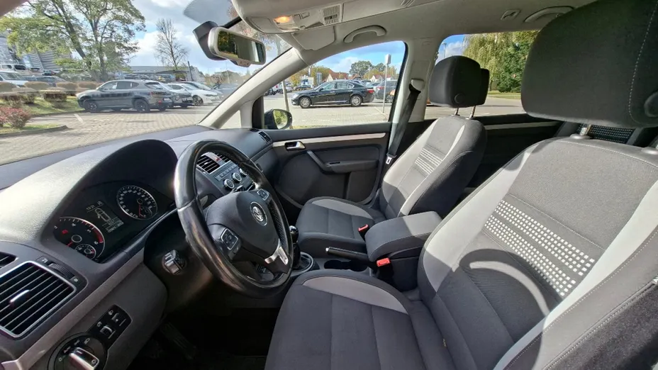 VOLKSWAGEN Touran -