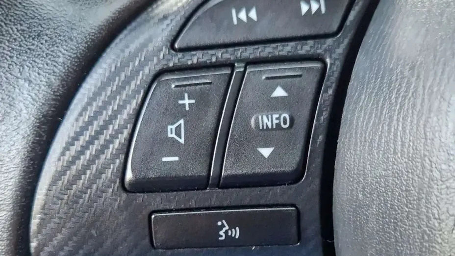 MAZDA 3 -