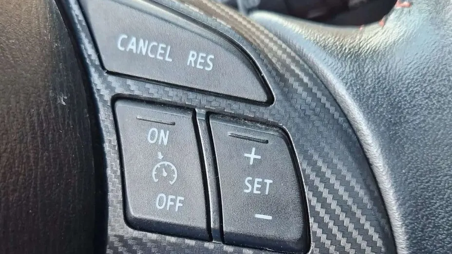 MAZDA 3 -