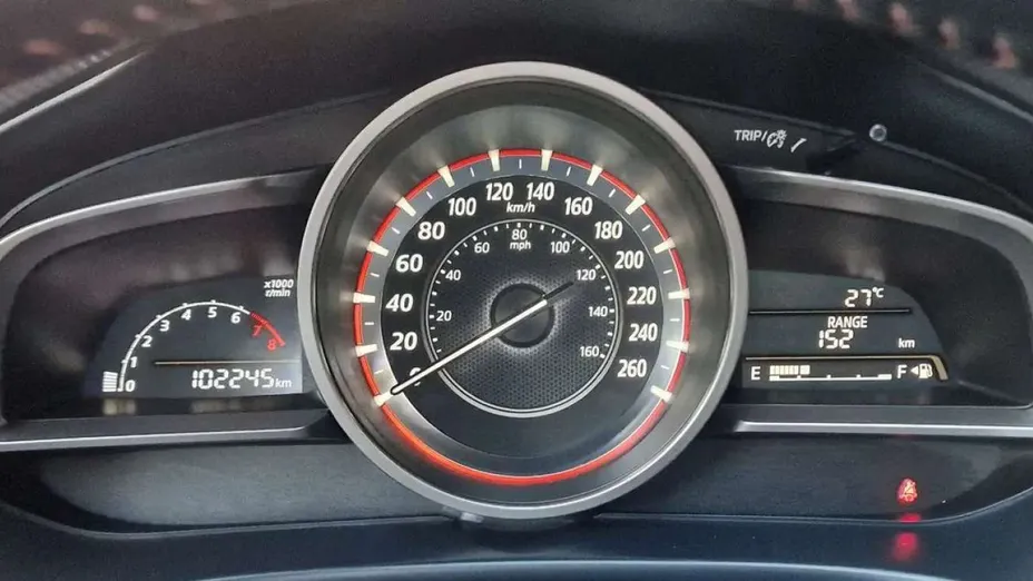 MAZDA 3 -