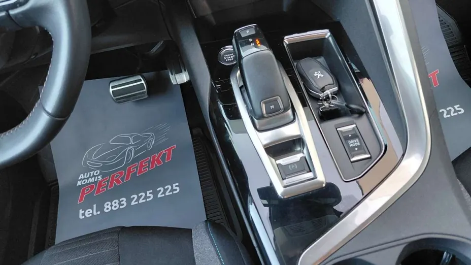 PEUGEOT 3008 -
