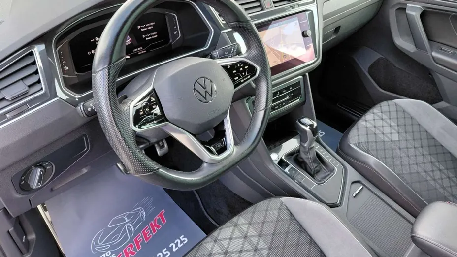 VOLKSWAGEN Tiguan -