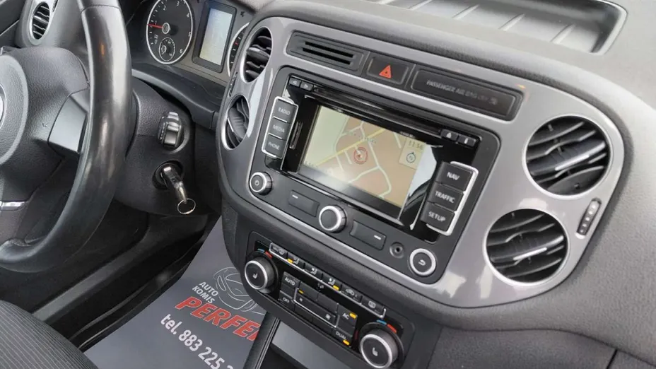 VOLKSWAGEN Tiguan -