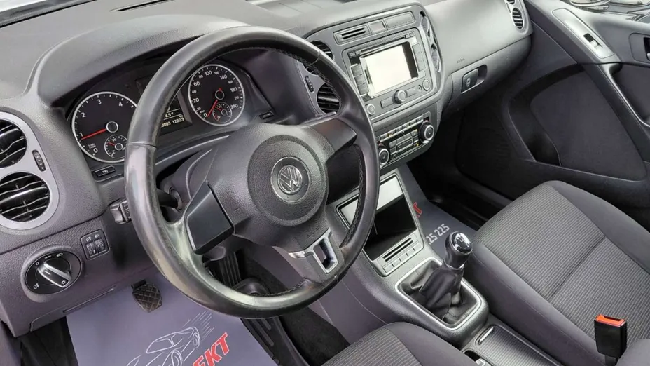 VOLKSWAGEN Tiguan -