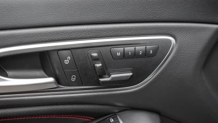 MERCEDES-BENZ CLA -