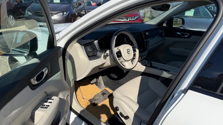 VOLVO XC60 -