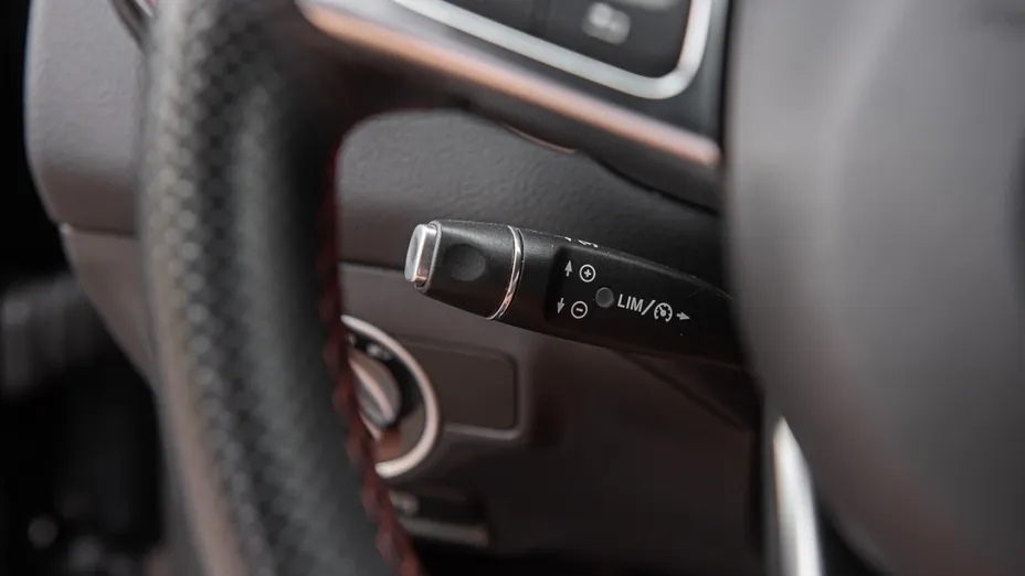 MERCEDES-BENZ CLA -