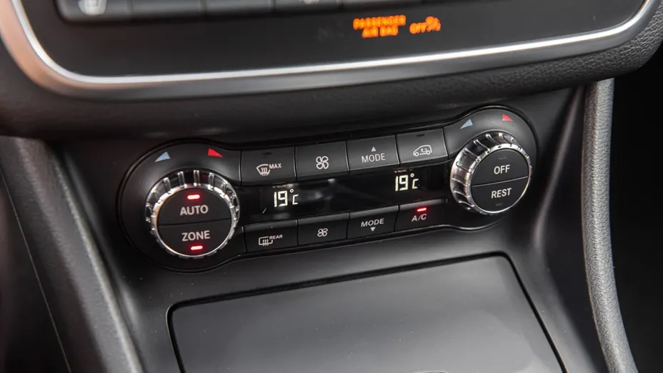 MERCEDES-BENZ CLA -