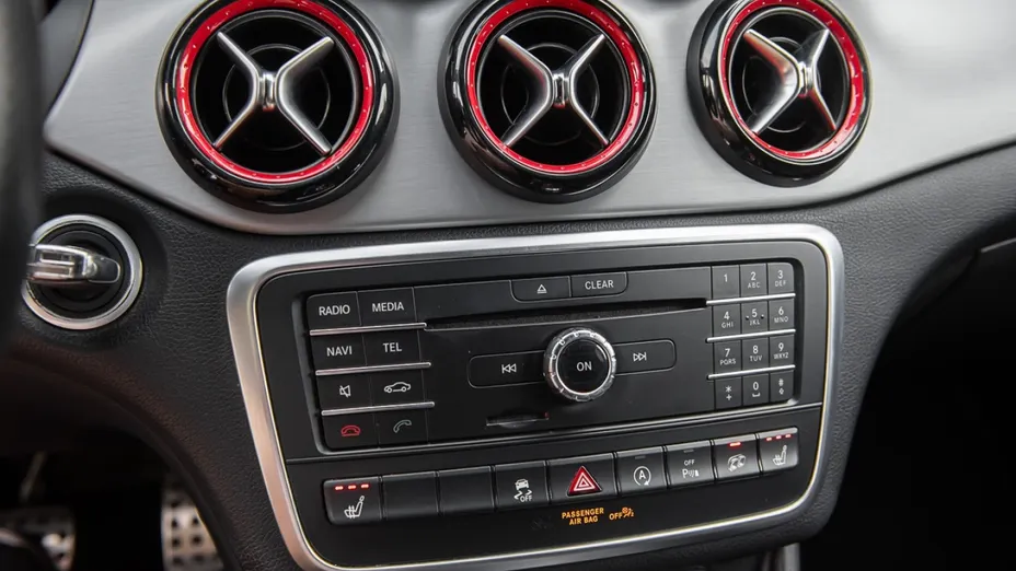 MERCEDES-BENZ CLA -