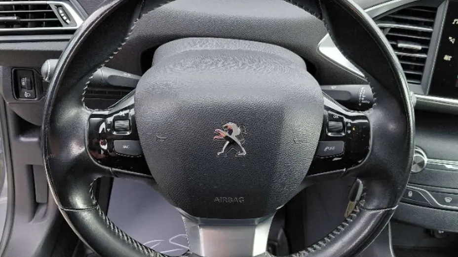 PEUGEOT 308 -