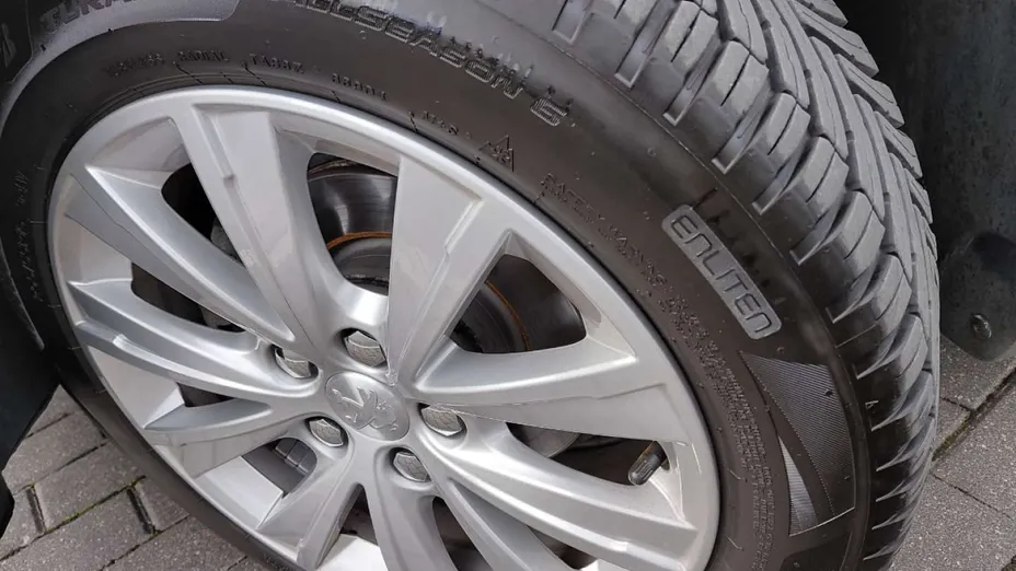 PEUGEOT 308 -