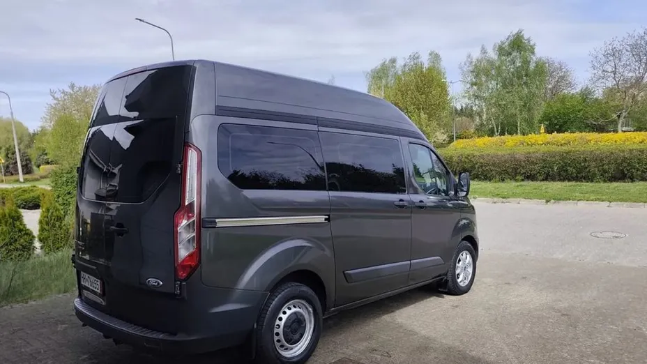 FORD Tourneo Custom -