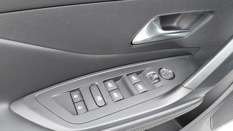 PEUGEOT 308 -