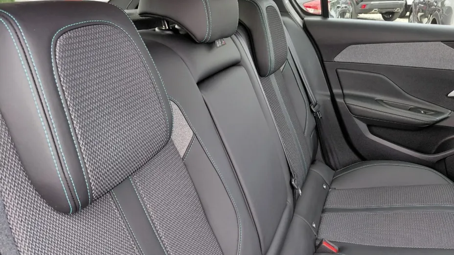 PEUGEOT 308 -