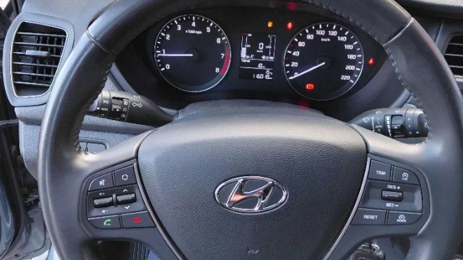 HYUNDAI i20 -