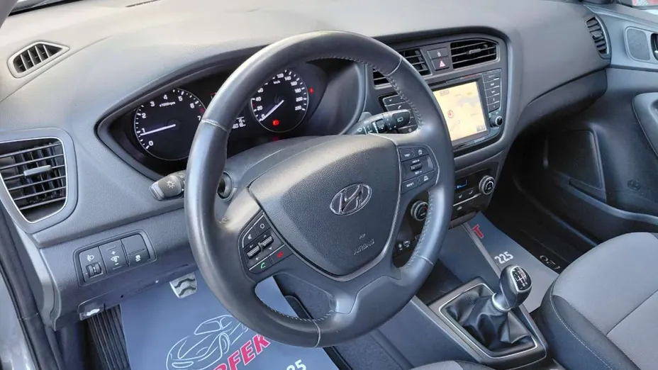 HYUNDAI i20 -