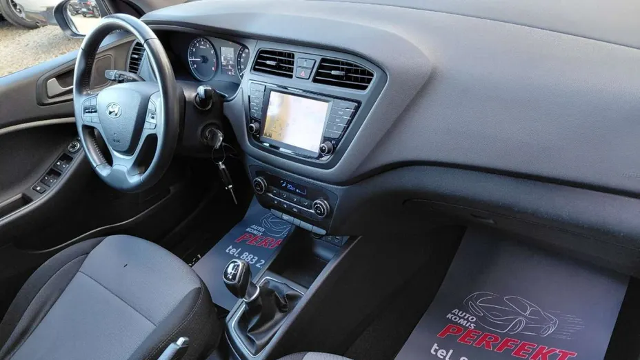 HYUNDAI i20 -