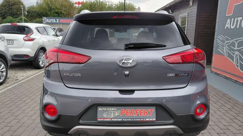 HYUNDAI i20 -