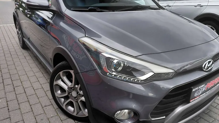 HYUNDAI i20 -