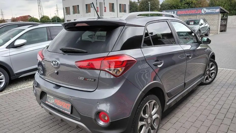 HYUNDAI i20 -