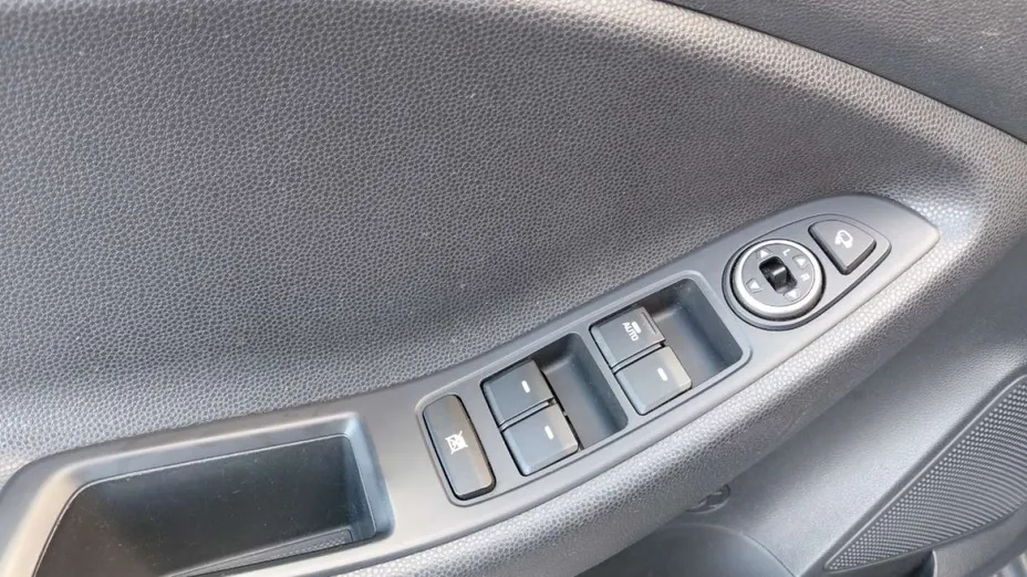 HYUNDAI i20 -