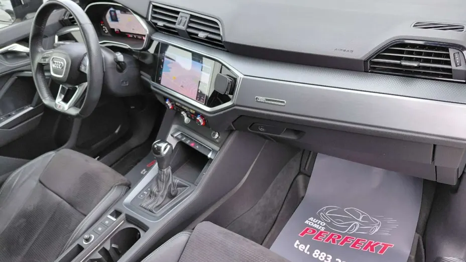 AUDI Q3 -
