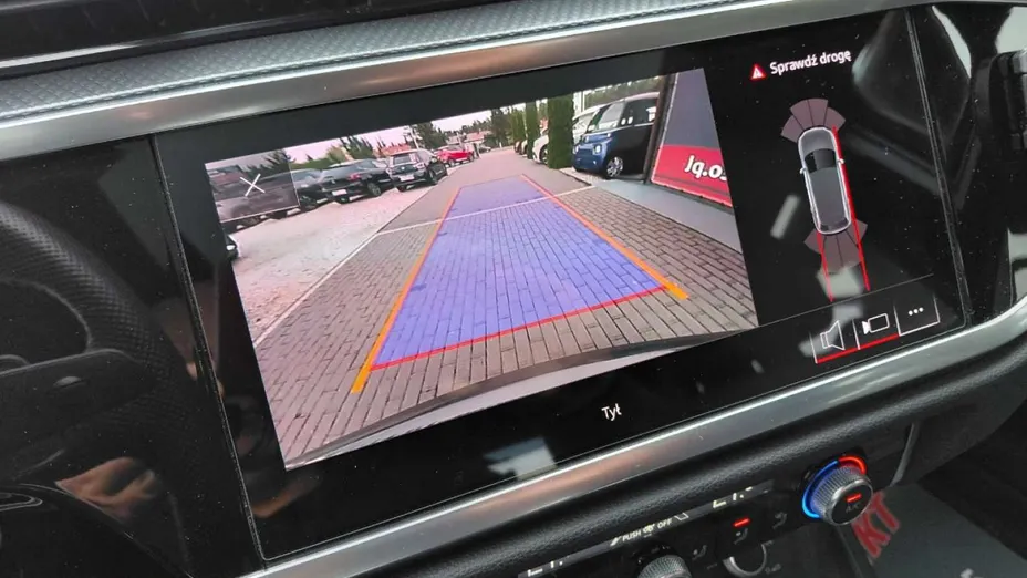 AUDI Q3 -