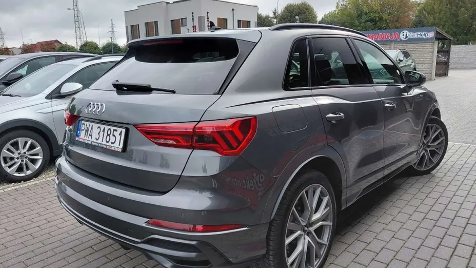 AUDI Q3 -