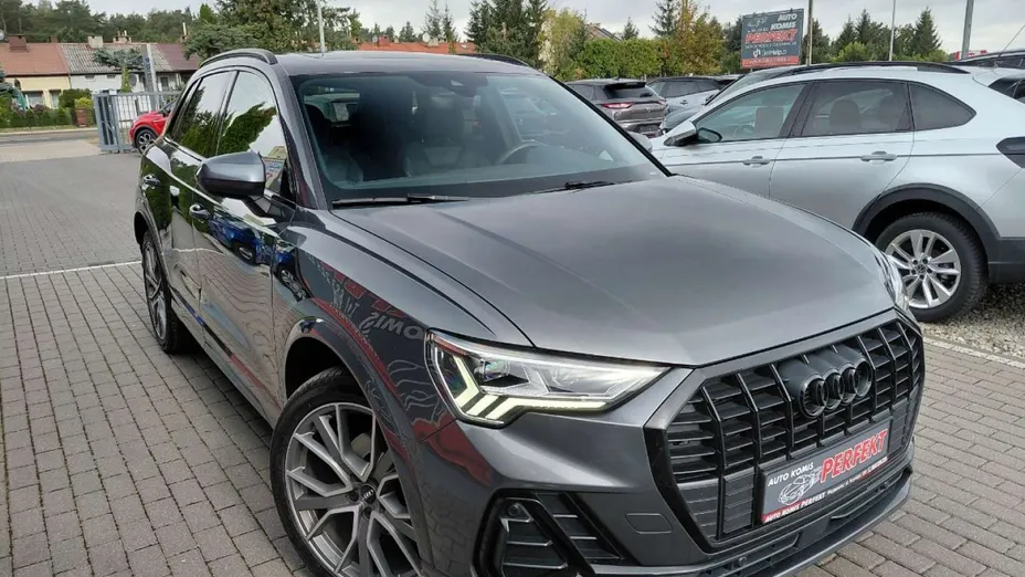 AUDI Q3 -