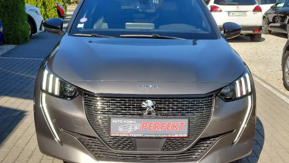 PEUGEOT 208 -