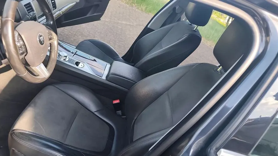 JAGUAR XF -