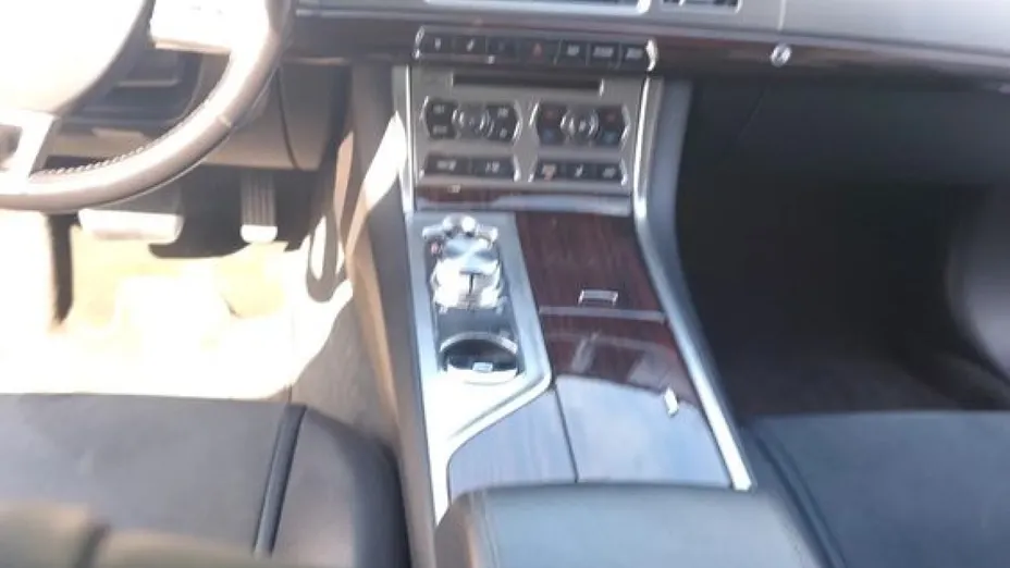 JAGUAR XF -