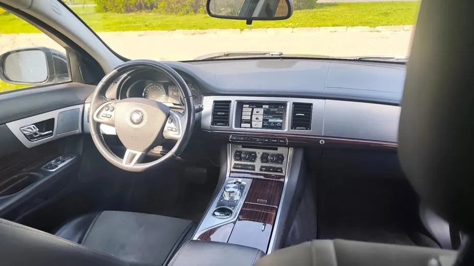 JAGUAR XF -