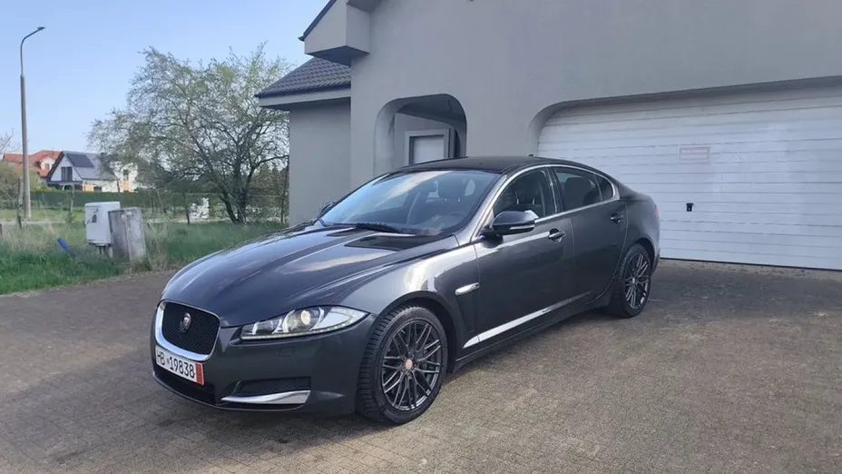 JAGUAR XF -