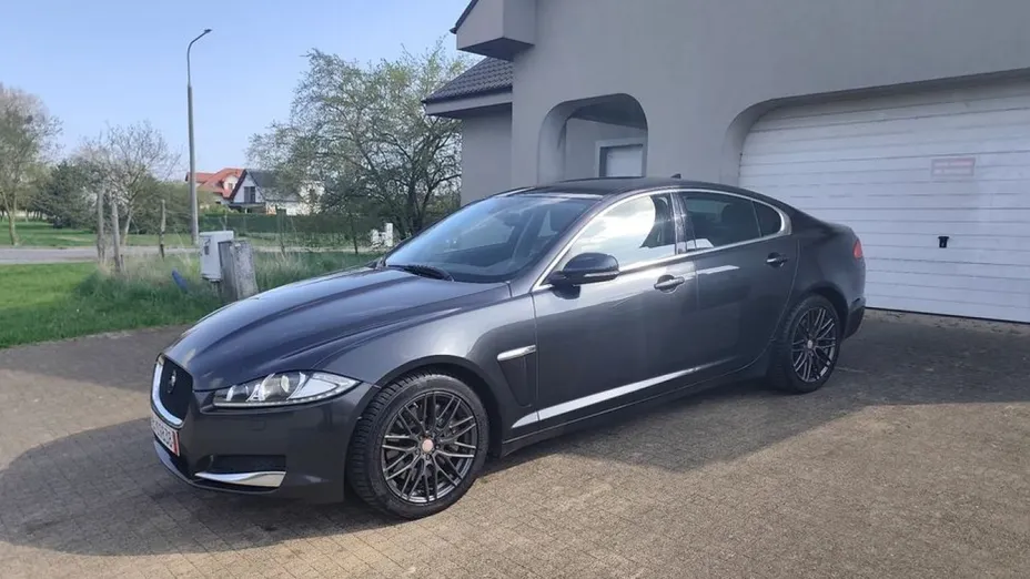 JAGUAR XF -